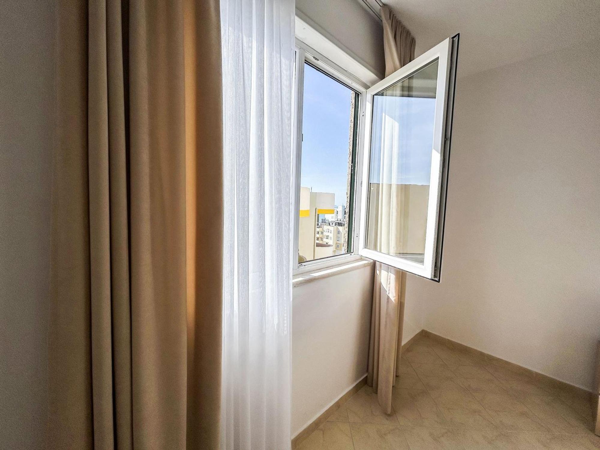 2 Bedrooms 981 * Durrës